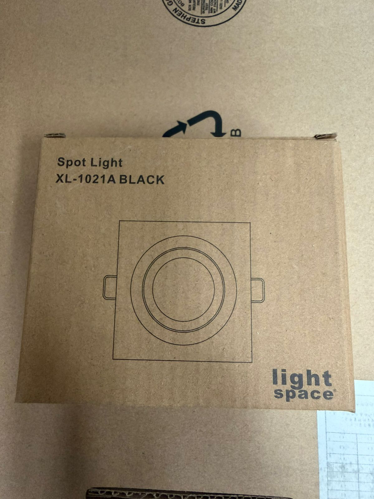 SPOT LIGHT XL-1021A PRETO